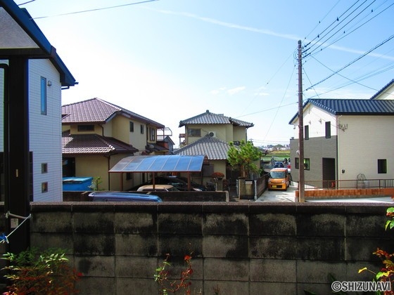富士市伝法　平家住宅　駐車場は3台程度は駐車可能の画像