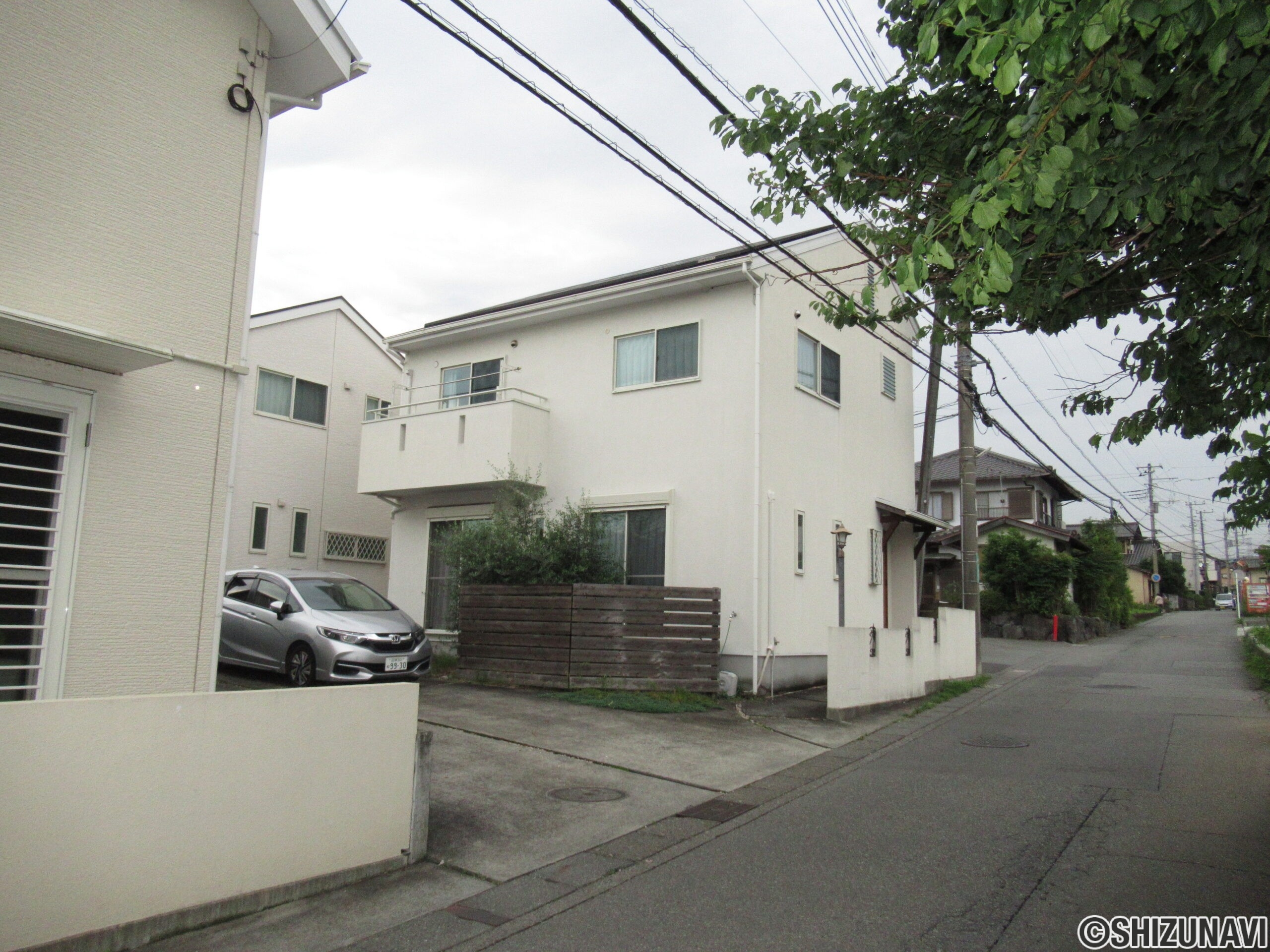 富士宮市舞々木町 平成25年築造 駐車場縦列２台 ２例 計４台駐車可 富士宮市の一戸建て しずなび