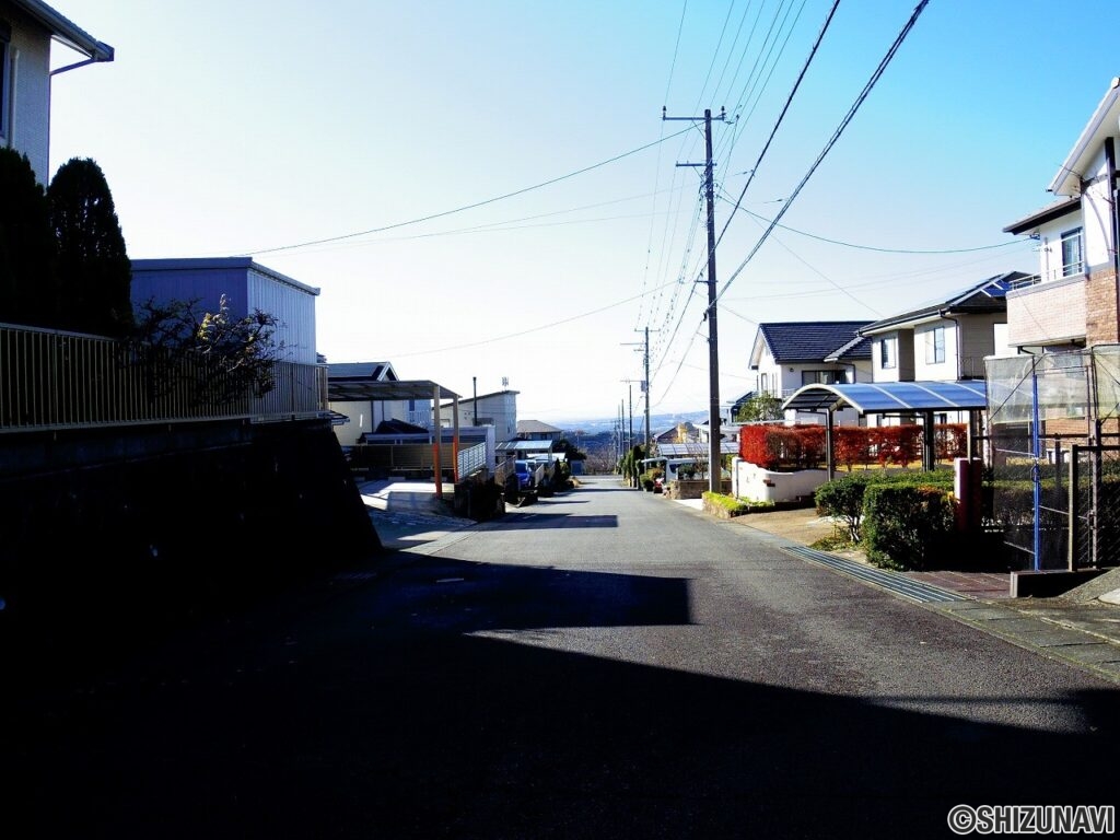 三島市佐野見晴台　セキスイハイム中古住宅　前面道路