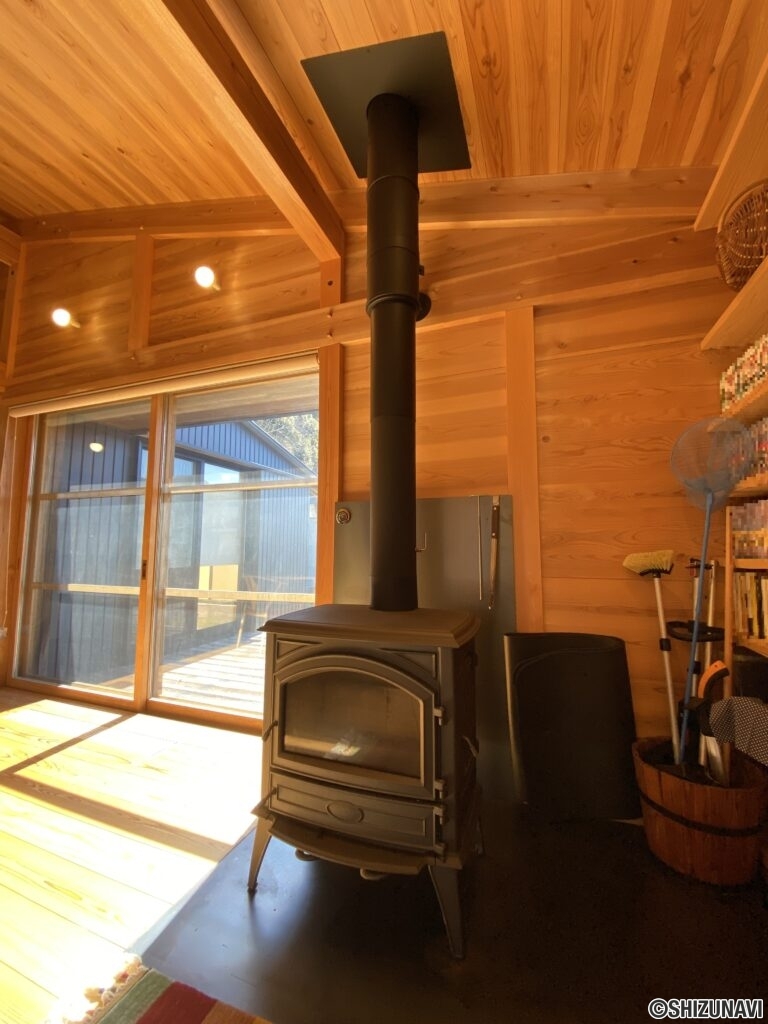 薪ストーブがございます