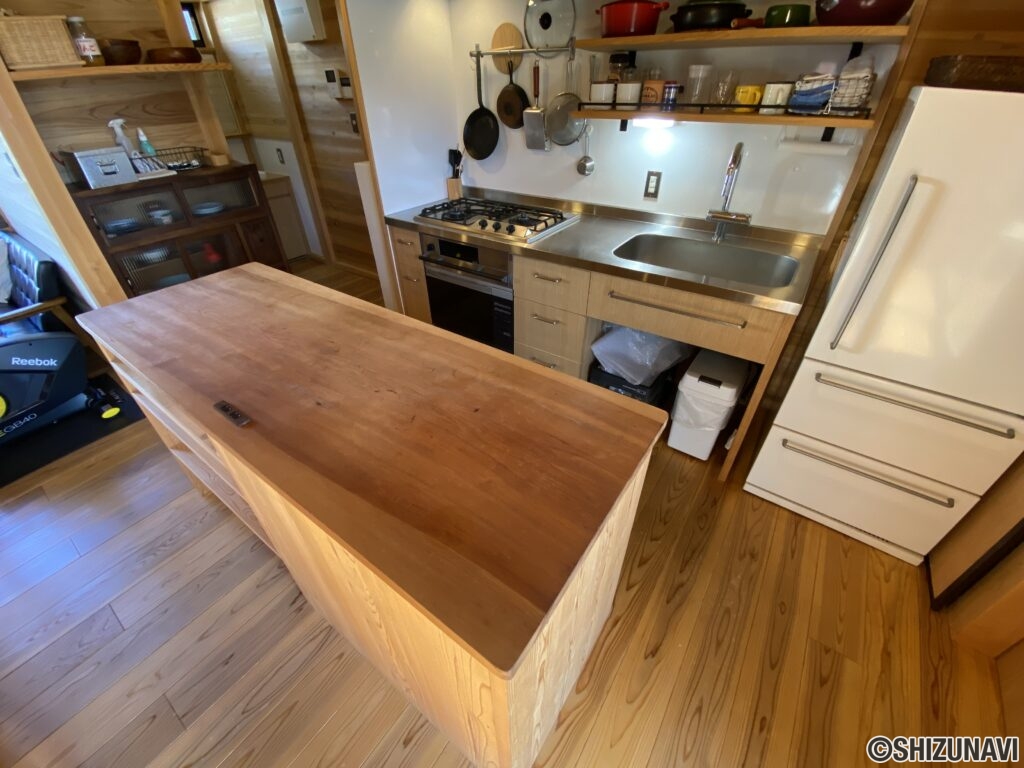 キッチンの作業台やカウンターとしても使用できます