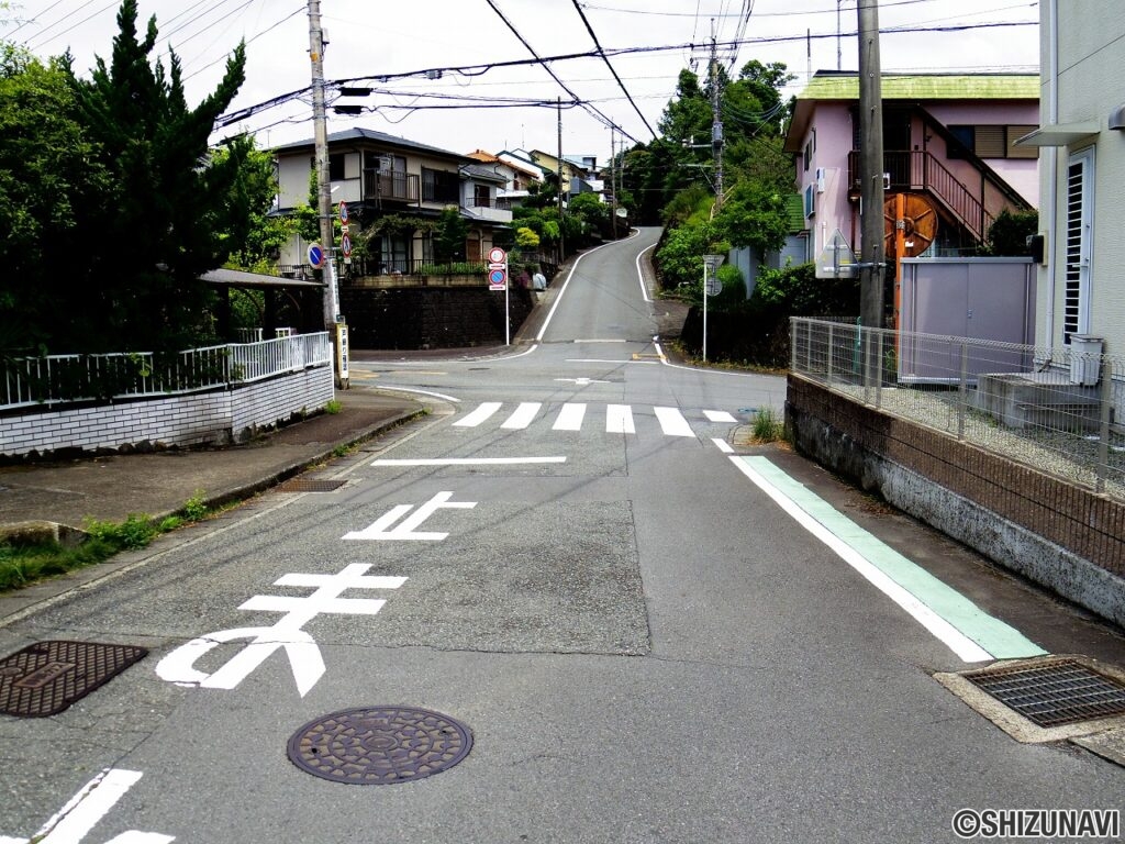 三島市富士見台　売土地　前面道路