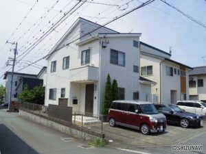 富士市入山瀬　中古住宅　4LDK＋小屋裏収納　駐車場並列3台分の物件画像