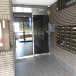エントランスはオートロックです。