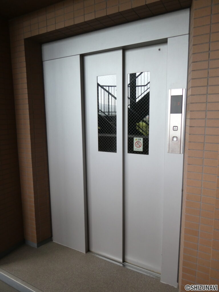 エレベーターも完備。