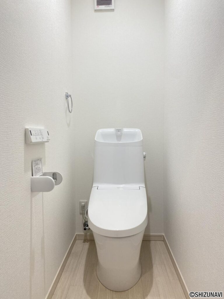 今泉　ご要望の多かった2階トイレの新設工事を実施しました。
