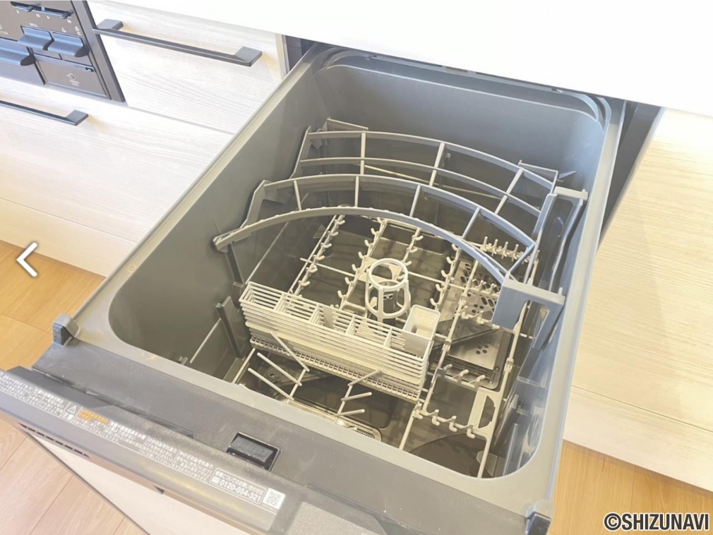富士見が丘　キッチンには、ビルトイン式の食洗機が内蔵されています。面倒な食器洗いも、楽しく早く出来そうで嬉しいですね。