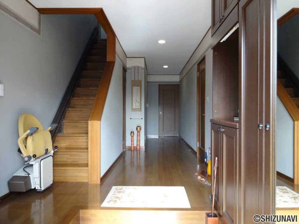 宇東川西町　戸建て　玄関1