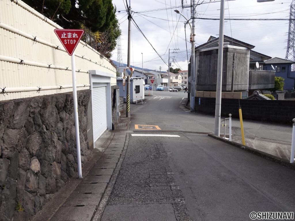 宇東川西町　戸建て　前面道路②