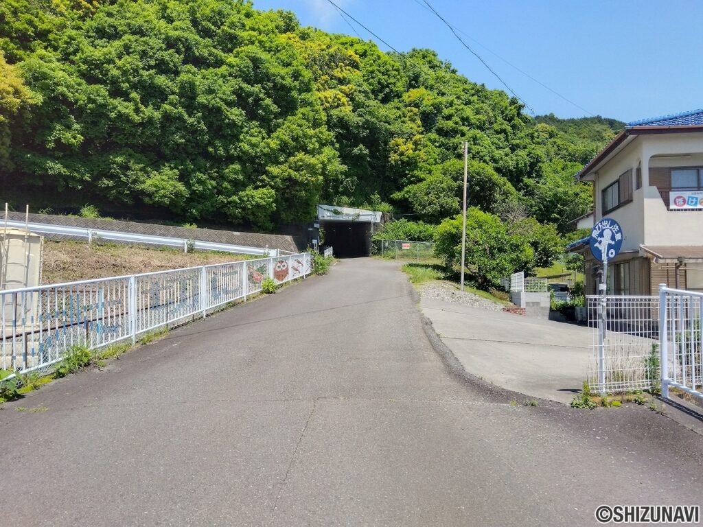 富士市岩淵　中古住宅　前面道路