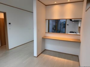 キッチン前のカウンターは様々な用途に利用できます