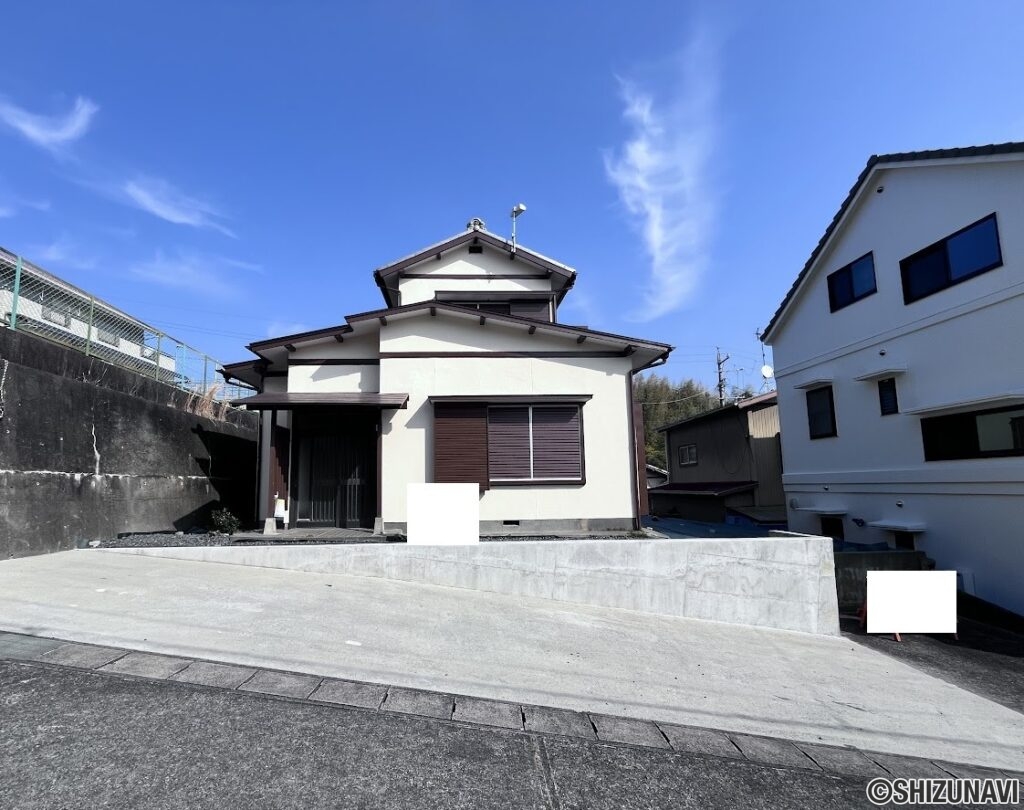 建物外観　別角度です。3台駐車可能です。