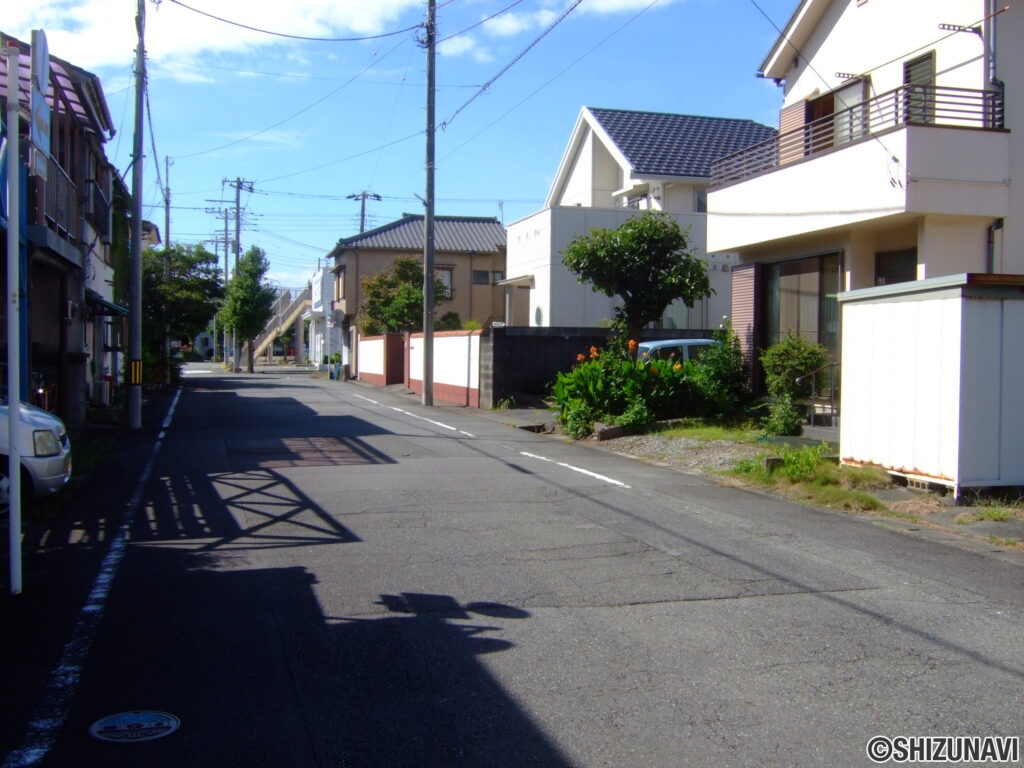 真砂町外観前面道路1