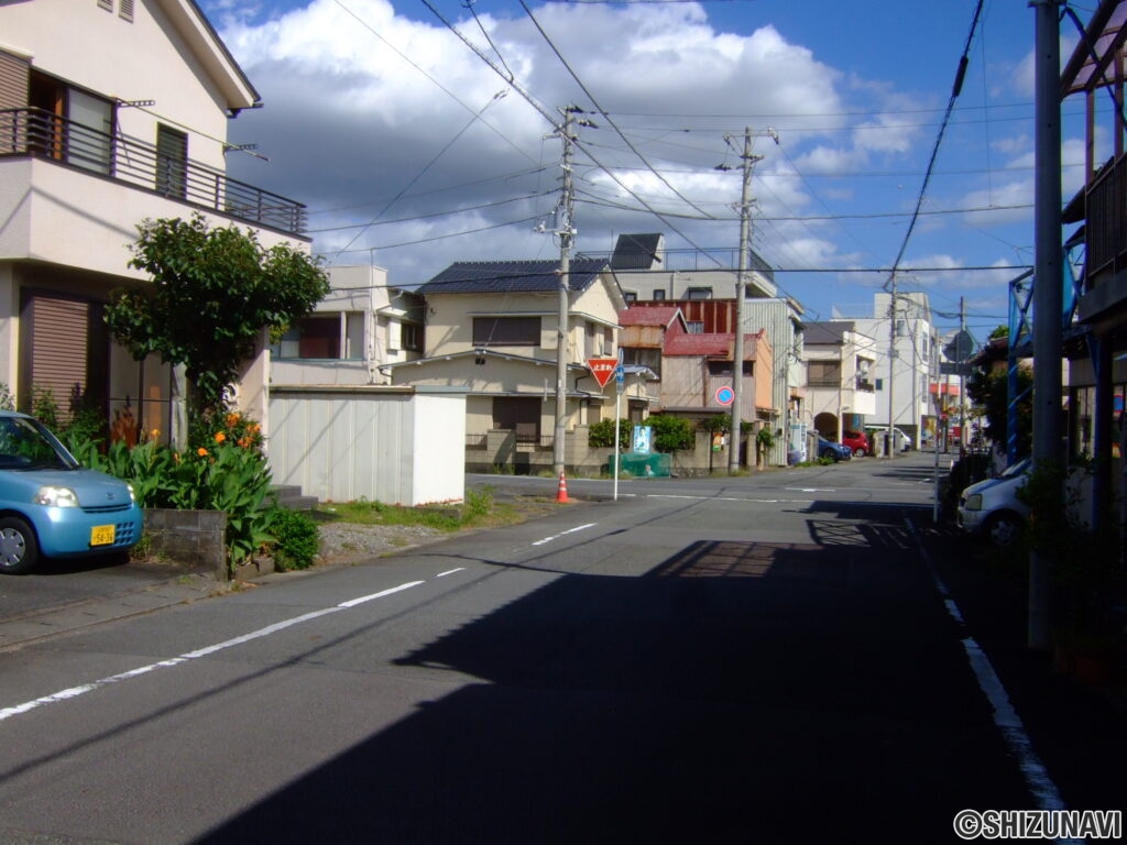 真砂町外観前面道路2