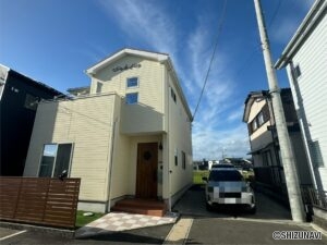 焼津市大住　築浅中古住宅の物件画像