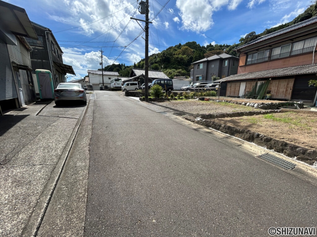 向敷地　カチタス　前面道路