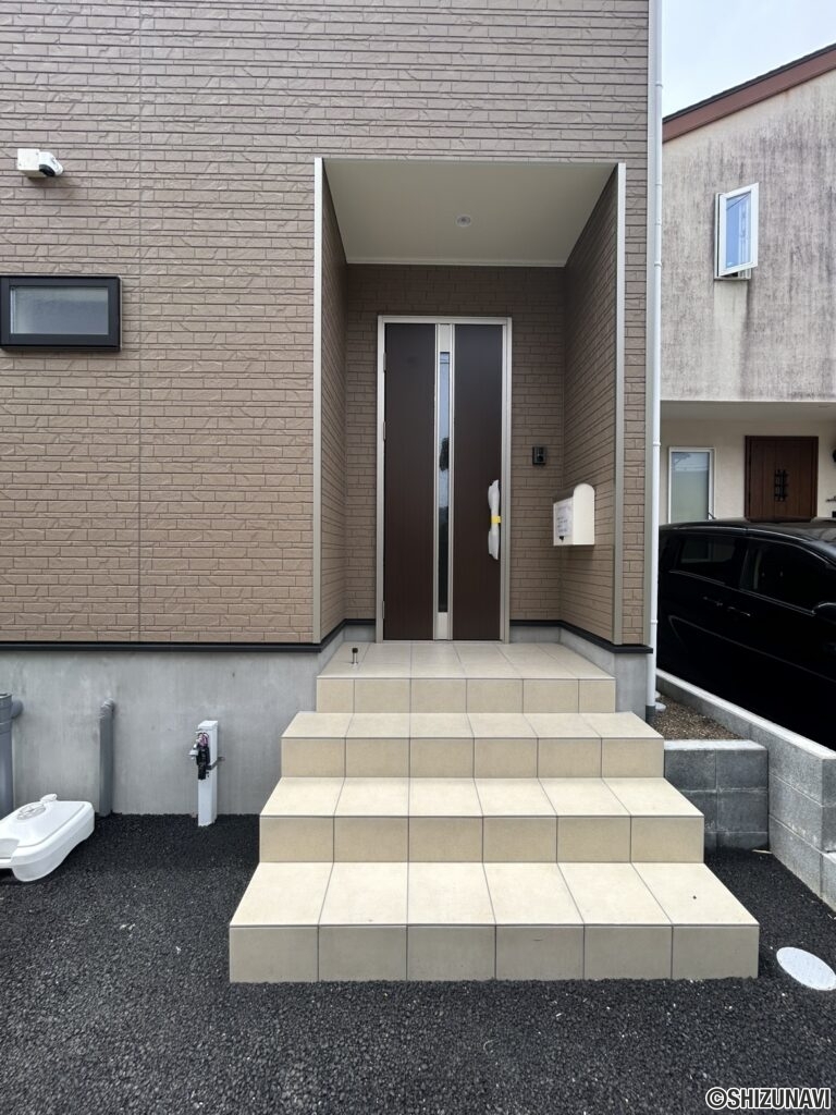 新築　葵区　玄関
