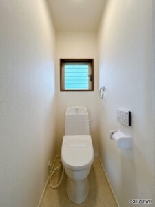 【2階トイレ】2階にもトイレが設置されており、人数の多いご家庭には嬉しいですね。