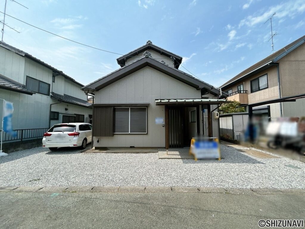 【リフォーム済/外観】外壁の塗装を行いました。購入後にご自身ですぐに塗装の必要がないのは嬉しいポイントです。