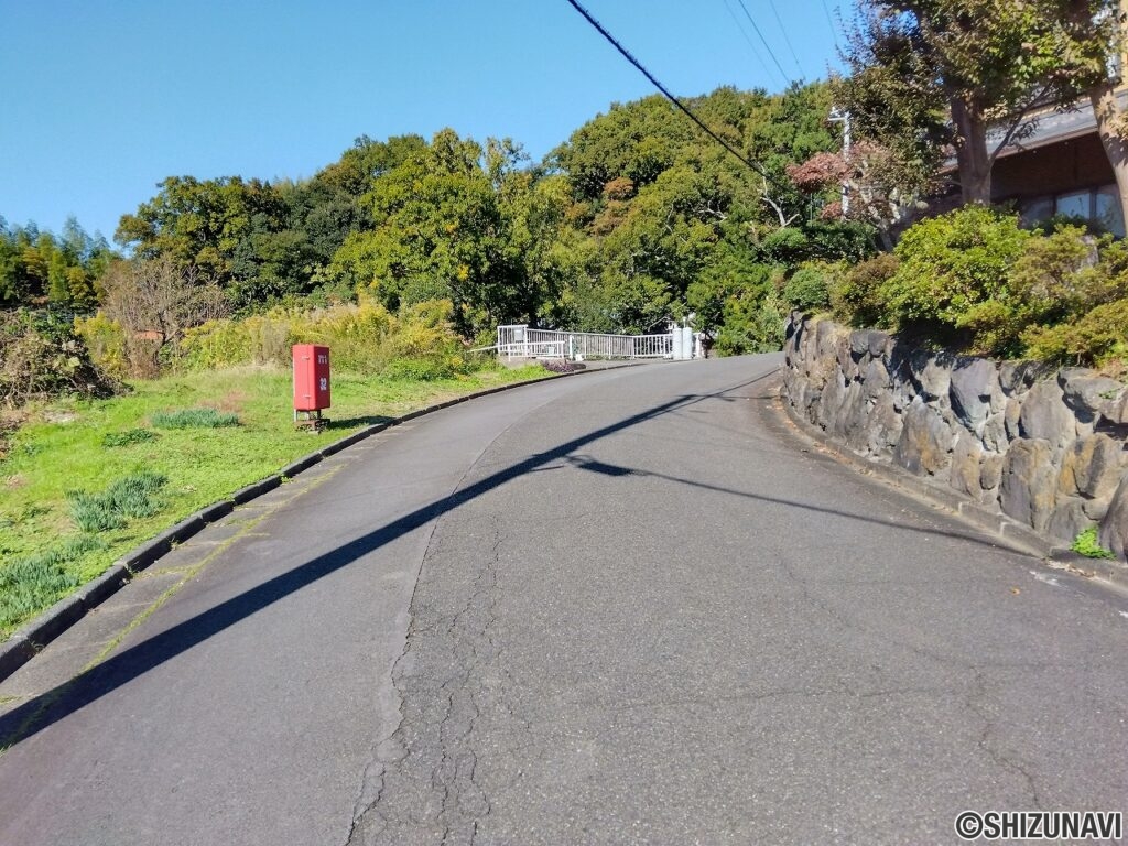 函南町上沢　売り土地　前面道路