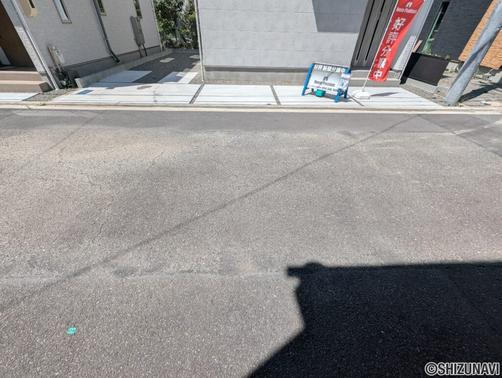 物件正面道路の画像です。