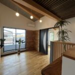 2階のホールです。作り付けの机もあるのでちょっとした作業もできます。