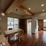 LDKです。木材をふんだんに使用した温もりのある内装です。