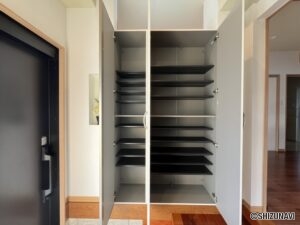玄関収納です。大き目の靴棚なので収納力抜群です。