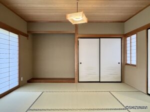 リビング直結の和室がございます。畳は新品に交換済です。