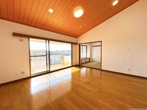 【リフォーム済み/LDK】LDKはクリーニング後ワックスがけを行いました。