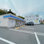 ローソン浜松富塚店様まで約450m。徒歩6分の距離です。歩ける距離に24時間営業の商業施設があると心強いですね。