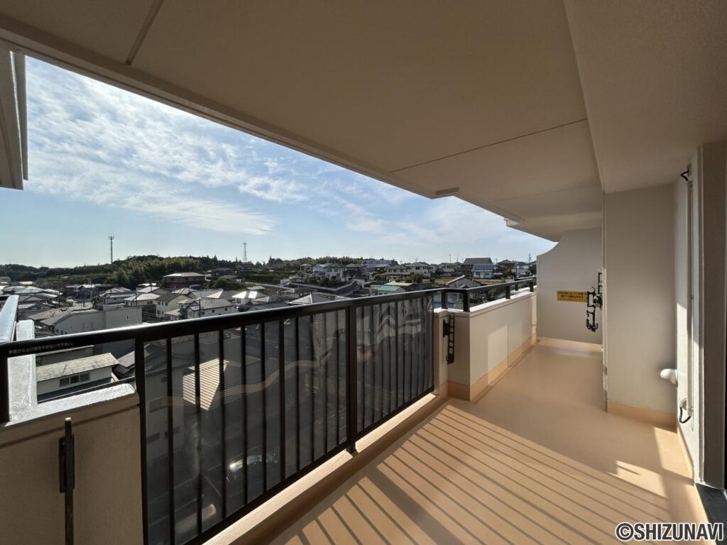 【ベランダ】ベランダはクリーニングを行いました。