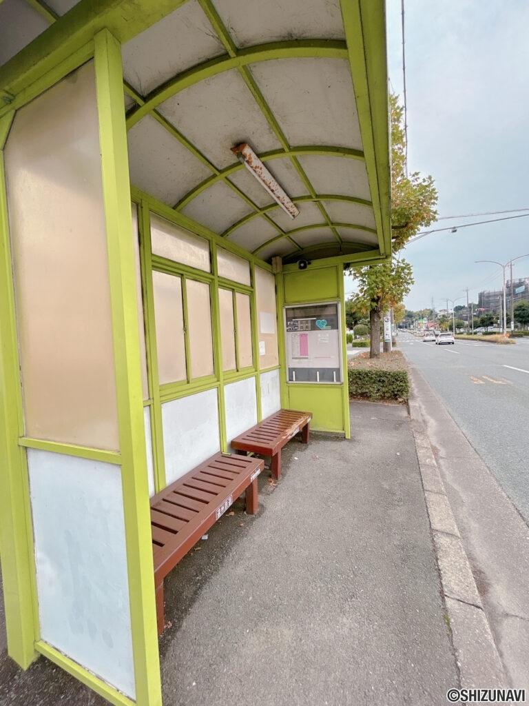 パークタウン入口停留所まで徒歩約2分の距離です。街への移動も楽にできますね。