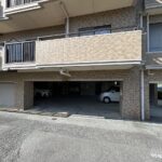 【駐車場】敷地内に1台駐車場あり。継承可能。月額6500円。敷地外（徒歩約1分）に2台分駐車場があります。継承可能です。