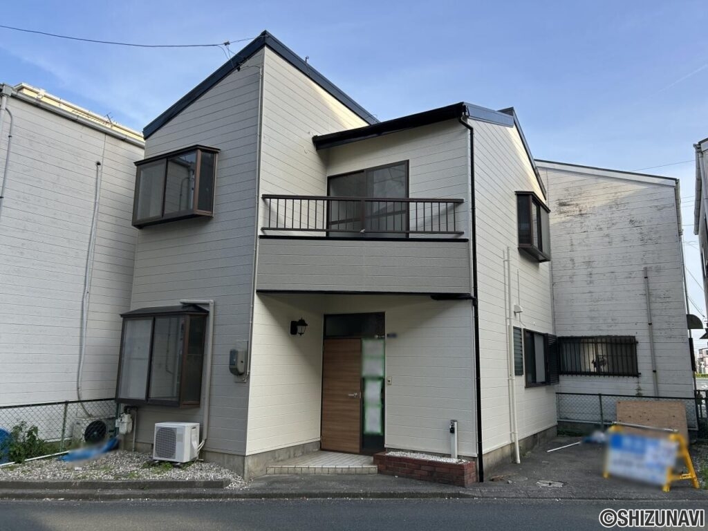 【リフォーム後/外観】外壁と屋根の塗装を行いました。購入後すぐの塗り直しが必要ないのは嬉しいですね。