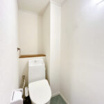 【リフォーム済/トイレ】便器・便座は新品交換いたしました。タオルリング・ペーパーホルダーも合わせて交換いたしました。