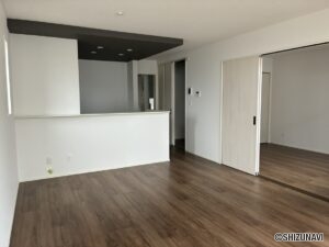 中央区　寺脇町　リビング　ダイニングキッチン　南向き窓