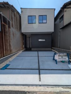 正面駐車場の写真です