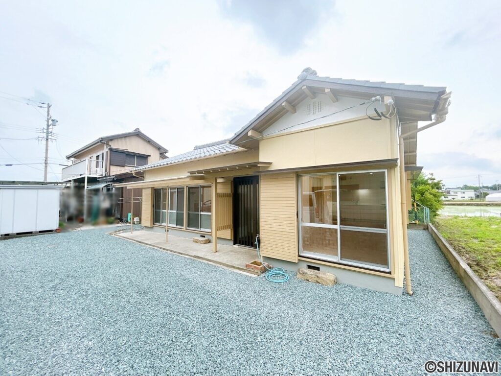 【リフォーム済/外観】外壁は塗装を行いました。屋根の瓦についても漆喰補修と点検を行いました。
