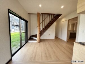 カチタス　住吉　階段