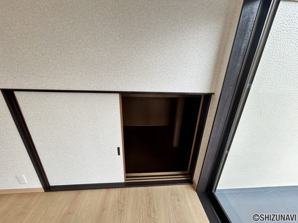 各部屋に収納がございます。