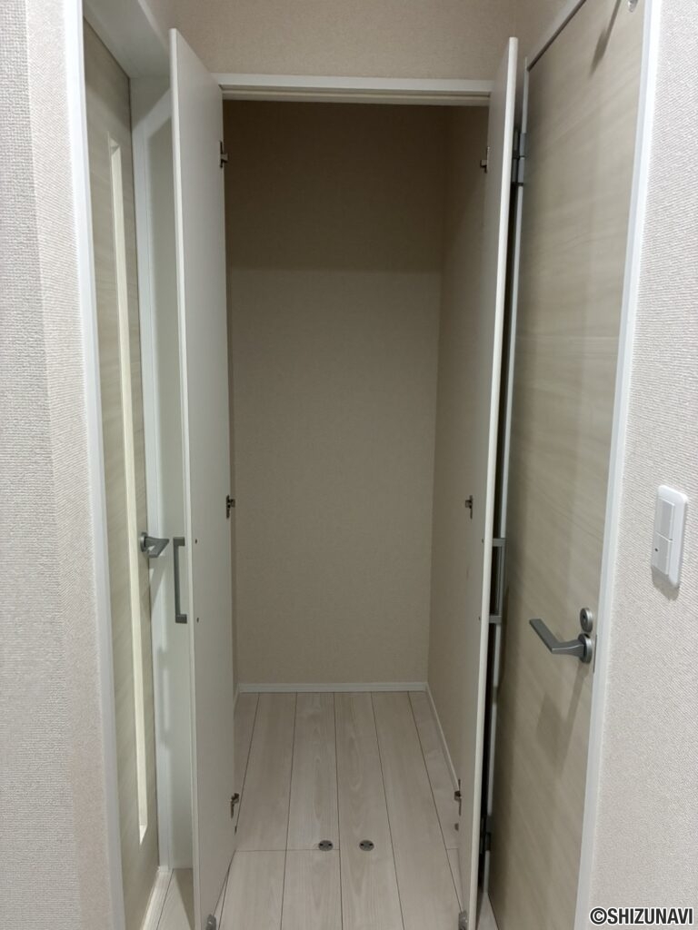 大容量の廊下収納