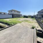 北東角。日当たり良好で広々とした土地となっております。