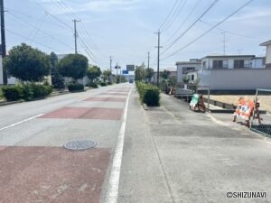 前面道路になります。