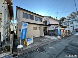 【リフォーム済/外観写真（別角度）】外壁と屋根は塗装を行いました。購入後にご自身で行う必要が無い点は嬉しいですね。