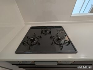 1号棟　３口コンロの画像です。