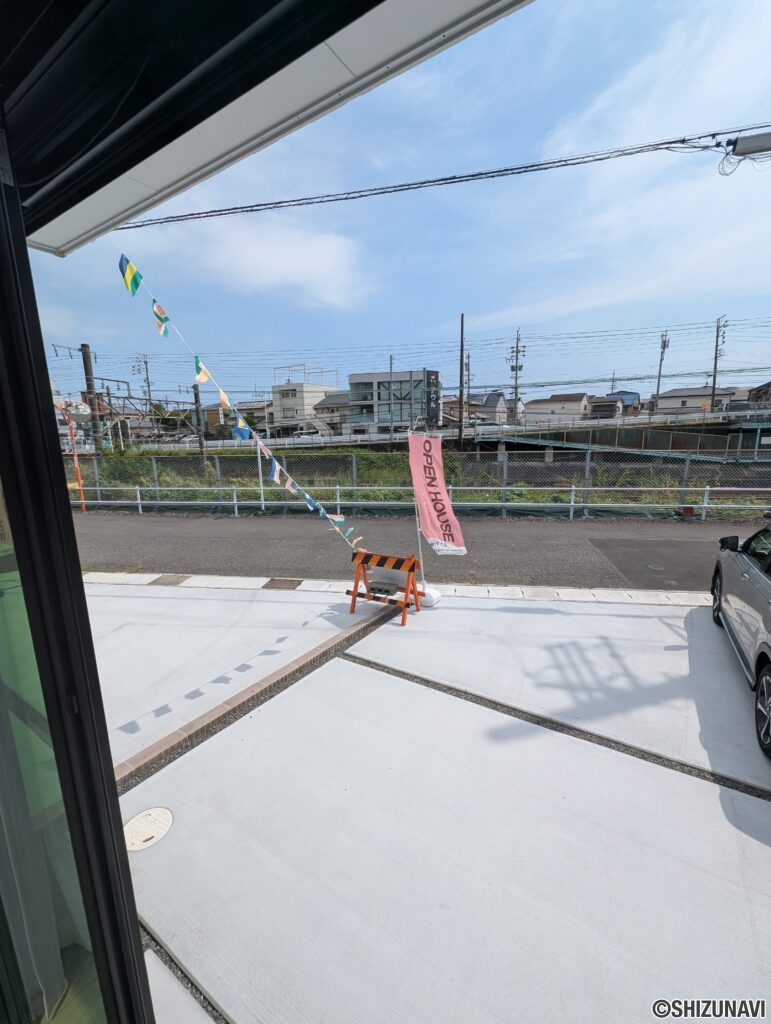 1号棟　リビング窓風景の画像です。