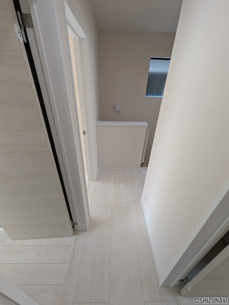 ２階廊下別視点の画像です。