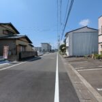 正面道路左の写真です。