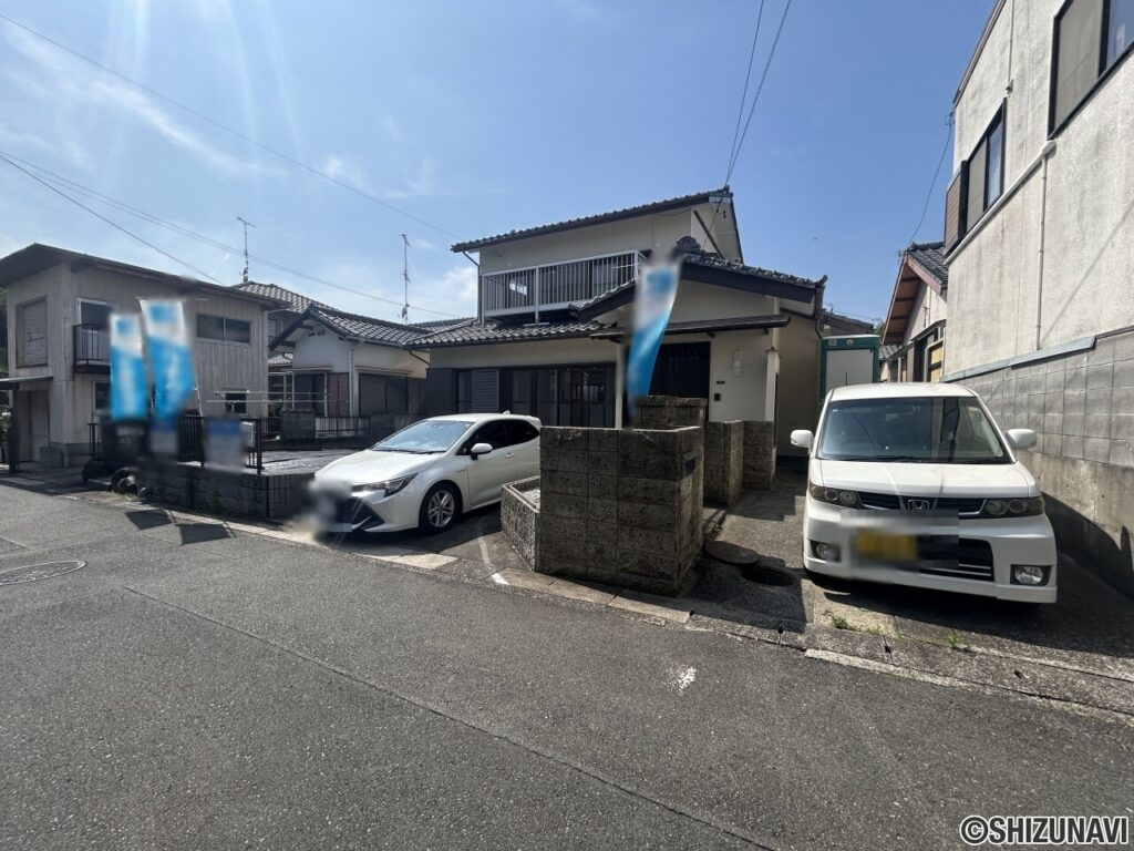 【リフォーム済/現地外観】外壁塗装、瓦の点検・補修を行いました。周辺の交通量も少ないため、落ち着いて駐車していただけます。